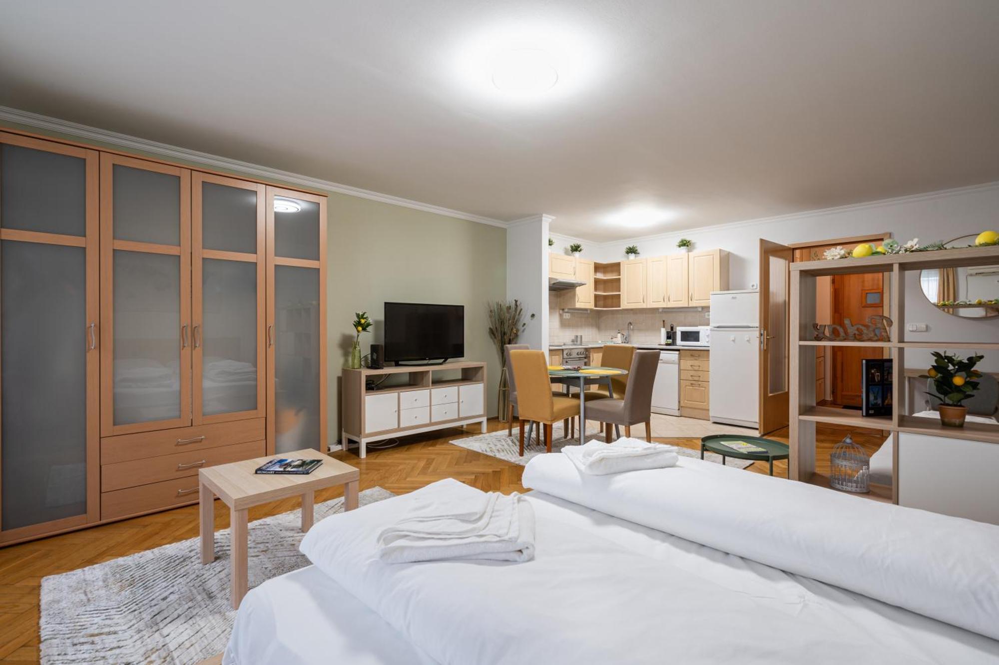 Moonlit Muse Studio Home Budapest Esterno foto
