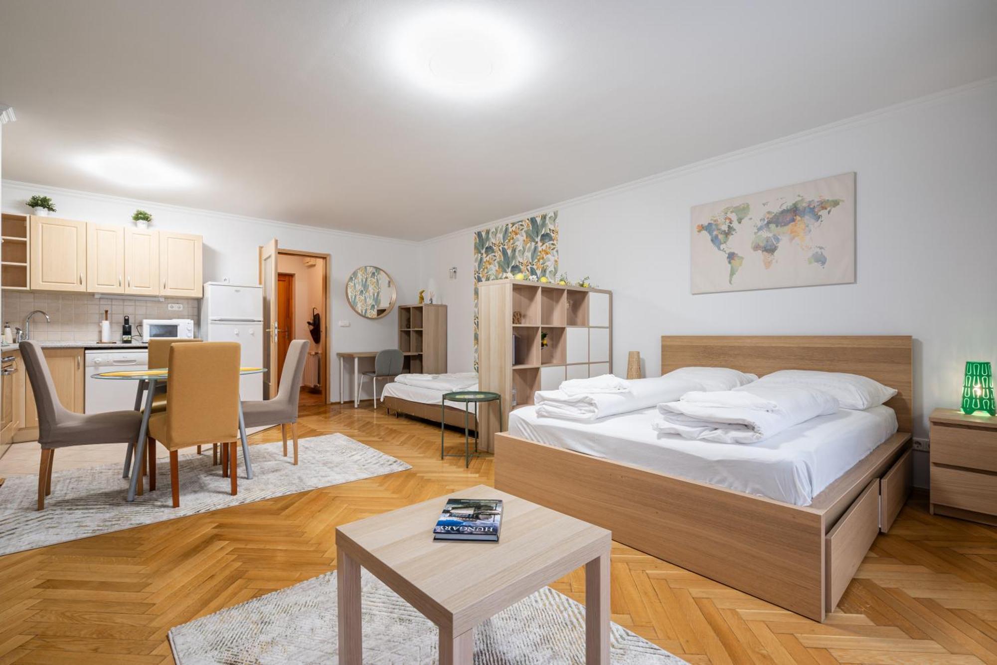 Moonlit Muse Studio Home Budapest Esterno foto